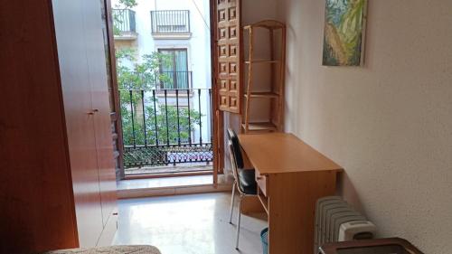 Single room in center of Granada