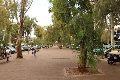 Glyfada Path of Poets