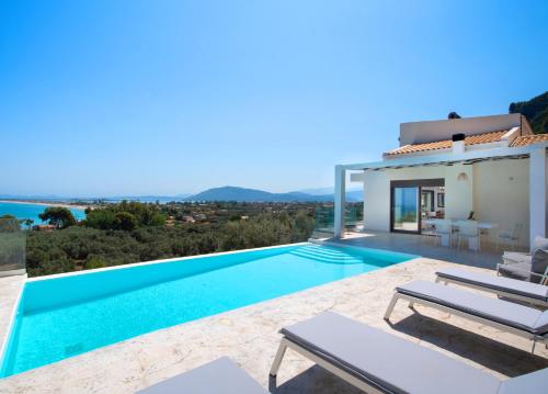 Luxurius modern villa w/pool, close to the beach