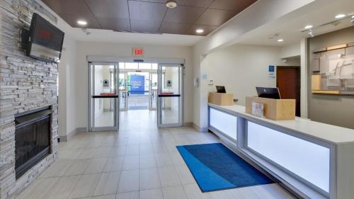 Holiday Inn Express & Suites Detroit - Farmington Hills by IHG in Northville, USA