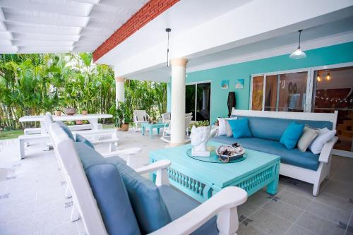 Balcony/terrace, Villa impecable con piscina privada en Juan Dolio in Juan Dolio