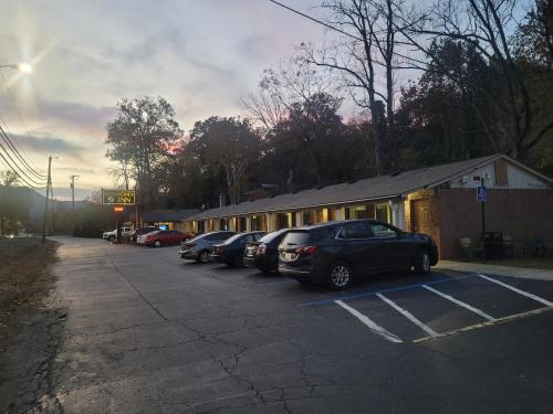 Economy Inn Sylva - image 3