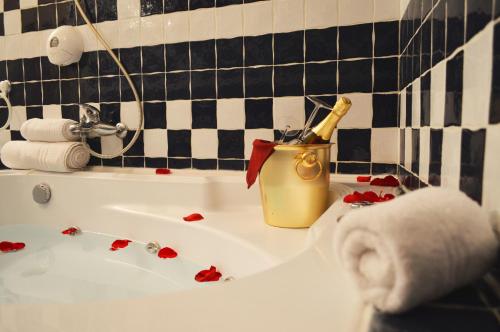 インペリアル ルームズ ラグジュアリー ゲスト ハウス