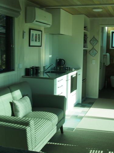 Boutique Tiny House - Te Anau Country Accommodation - Tap to explore photos