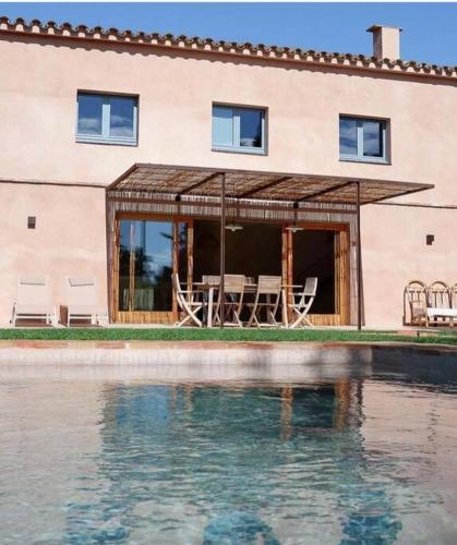 Can Camades - Casa amb jardí i piscina a L'Empordà (Can Camades - Casa amb jardi i piscina a L'Emporda) in Verges