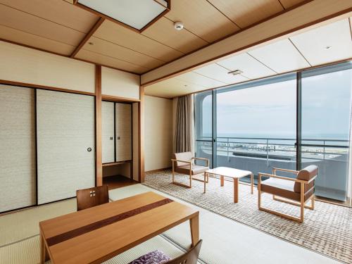 2 Japanese 6 Tatami Rooms (MAX 6 Adults)