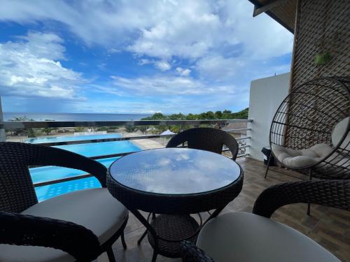 Balkon/teras, LaSersita Casitas and Water Spa Beach Resort by Cocotel in Mansalay