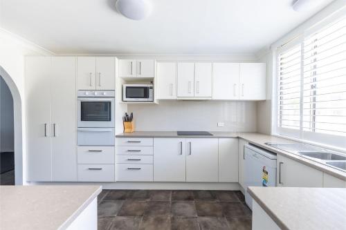 The Dunes15 fabulous unit with pool tennis court and across the road to the beach in Fingal Bay