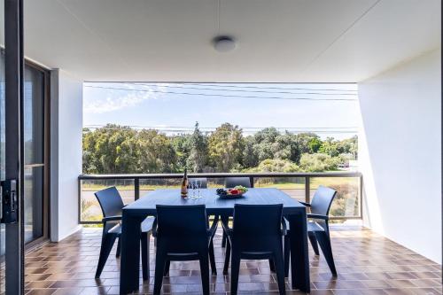 The Dunes15 fabulous unit with pool tennis court and across the road to the beach in Fingal Bay