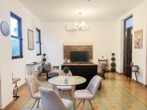 One-Bedroom Apartment image 9