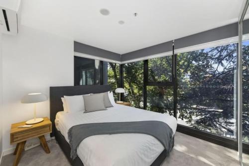 Midnight Apartments Accommodate Canberra