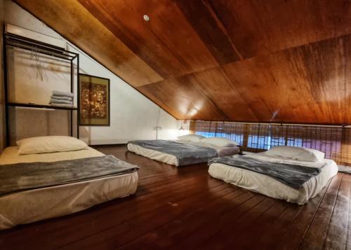 Treehouse Hostel – Kuching, CA