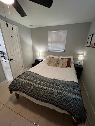 Bohemian 1 Bedroom- Minutes from Busch Gardens in Tampa, USA