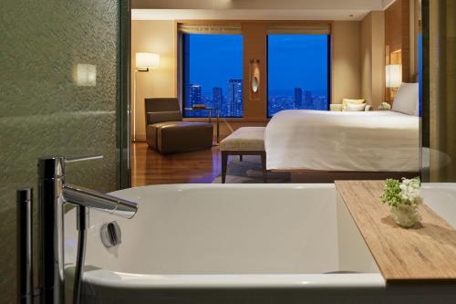 room detail thumbnail 2