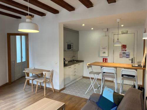 Ripoll Apartments - main image