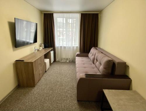 1 king bed, 1 sofa bed