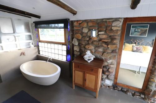 The Riverstone - Romantic Hideaway by the River - loadshedding free! The Riverstone - Romantic Hideaway by the River - loadshedding free!