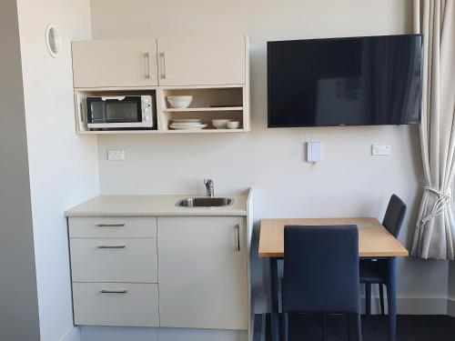 Work Stay at 123 near Olveston Historic Home