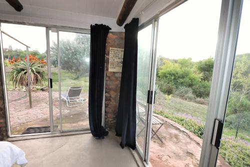 陽台/露台, The Riverstone - Romantic Hideaway by the River - loadshedding free! in 納皮爾