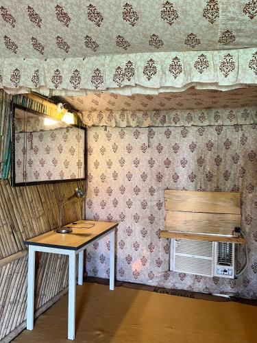 Quadruple Room with Balcony image 7