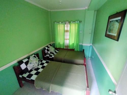 Santimart Backpackers Coron