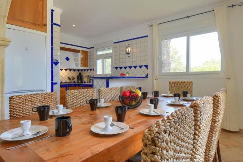 Konyha, Anngo Dos by Aguilarent in Ambolo