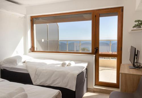 Spacious 3BD Flat with Large Terrace & Sea View by Flat Mаnager, Warna (zdjęcie 5)