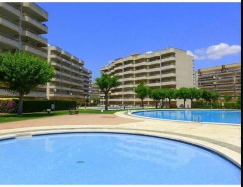 Apartamento en Salou con 3 piscinas junto a Port Aventura