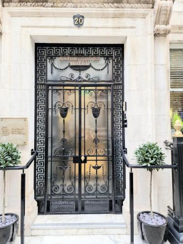 Astor Court Hotel - image 10