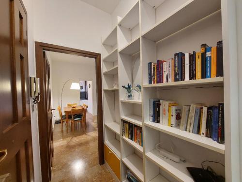Castiglione Apartment near the center - image 4
