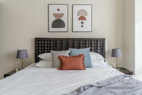 Bright Apartment in the Heart of Marina by GuestReady - image 14