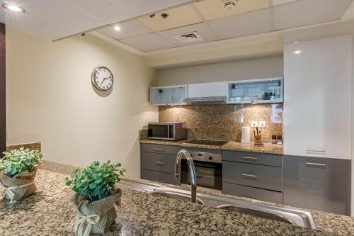 Bright Apartment in the Heart of Marina by GuestReady - image 12