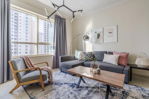 Bright Apartment in the Heart of Marina by GuestReady - main image