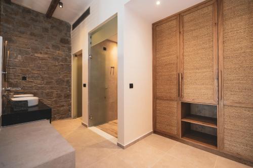 Deluxe Suite with Private Pool and Sea View image 8