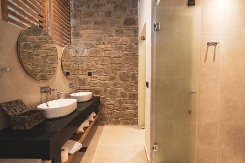 Deluxe Suite with Private Pool and Sea View image 7