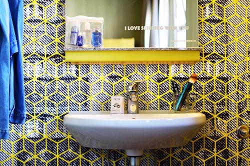 Amstel House Hostel - image 2