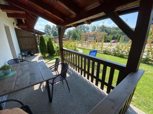 2 bedrooms, 4 beds