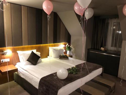 403394747 All Seasons Residence Hotel - Free parking