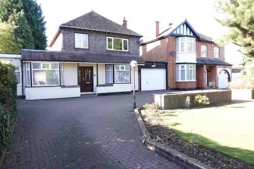 Huge 9 Bed Property Sleeps 17, Near NEC, City Centre, HS2, Birmingham