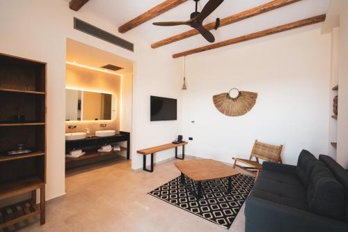 Premium Sea View Suite with private pool image 5