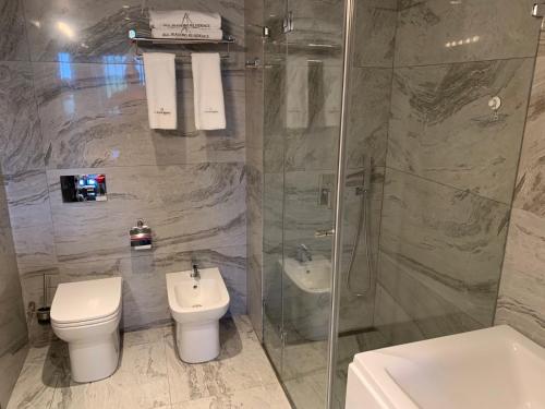 403405152 All Seasons Residence Hotel - Free parking