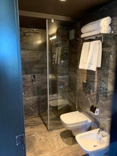 403405155 All Seasons Residence Hotel - Free parking