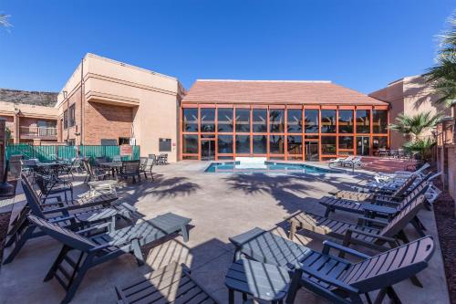 泳池, 猶他聖喬治紅獅酒店及會議中心 (Red Lion Hotel and Conference Center St. George UT) in 聖喬治市中心