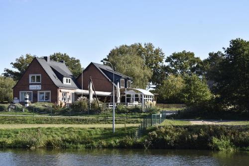 Pension zur Schleuse GARNI am Elbe Lübeck - Kanal in Witzeeze in Witzeeze, Deutschland
