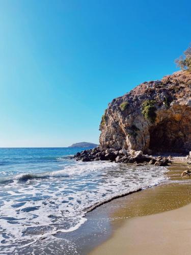 Paradise on Kantouni Beach-20m from Boutique Hotel