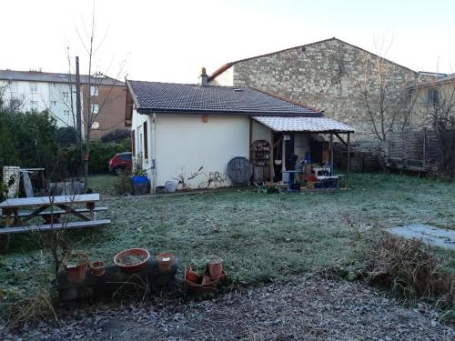 Petite maison très paisible avec jardin à Cournon - Puy de Dôme !