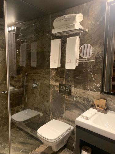 403420829 All Seasons Residence Hotel - Free parking
