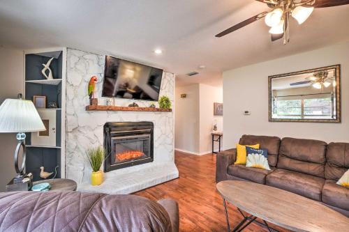 Dog-Friendly Escape with Hot Tub 1 Mi to Beach - image 10