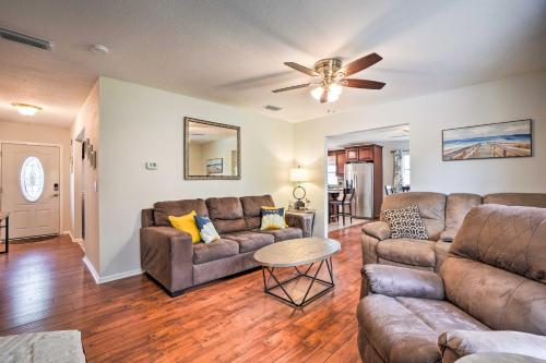 Dog-Friendly Escape with Hot Tub 1 Mi to Beach - image 12