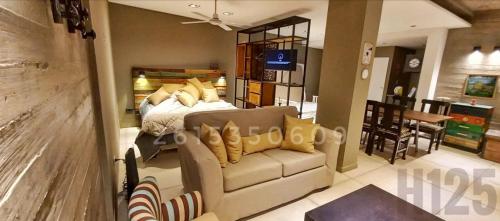 Family Room with Garden View image 3